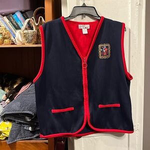 EUC Pebble Court full zip navy & red vest, faux pockets size L